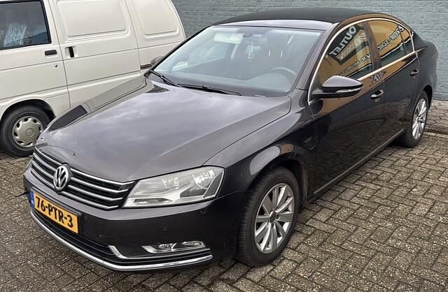 Bruin Gebruikt 2011 VW Passat Comfortline Sedan | € 3.450 (Goede deal) - Afbeelding 1/4
