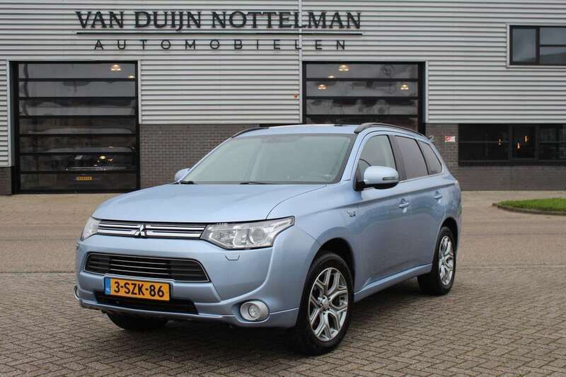 Blauw Gebruikt 2013 Mitsubishi Outlander P-HEV Instyle SUV | € 15.950 (Eerlijke prijs) - Afbeelding 1/4
