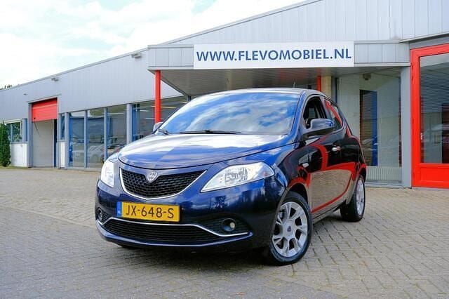 Blauw Gebruikt 2016 Lancia Ypsilon Hatchback | € 6.450 (Eerlijke prijs) - Afbeelding 1/4