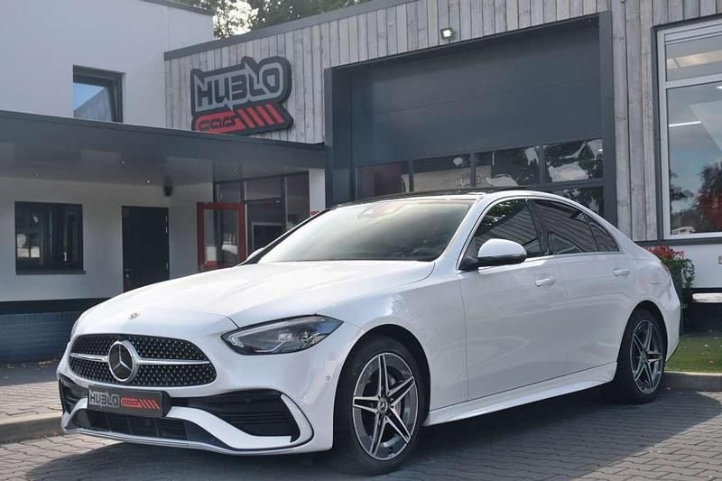 Wit Gebruikt 2022 Mercedes C300e AMG line Sedan | € 43.750 (Eerlijke prijs) - Afbeelding 1/4