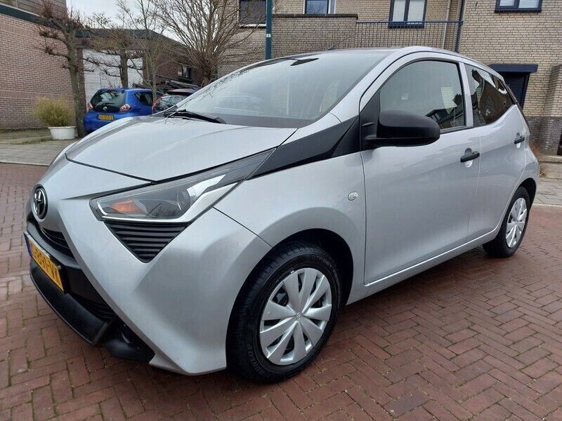 Grijs Gebruikt 2019 Toyota Aygo Hatchback | € 8.250 (Eerlijke prijs) - Afbeelding 1/4