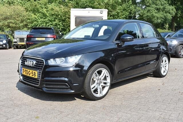 Zwart Gebruikt 2014 Audi A1 Sportback Attraction Hatchback | € 8.950 (Eerlijke prijs) - Afbeelding 1/4