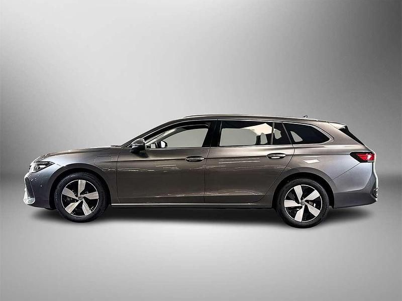 Occasion VW Passat Business 204 PK (150 kW) 2025 Grijs Stationwagen