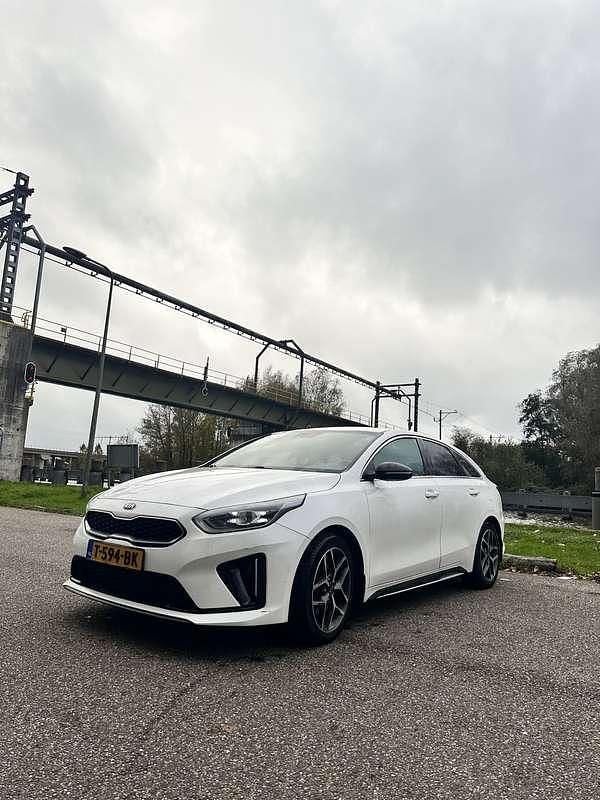 Wit Gebruikt 2019 Kia ProCeed GT-Line Hatchback | € 18.500 (Goede deal) - Afbeelding 1/4
