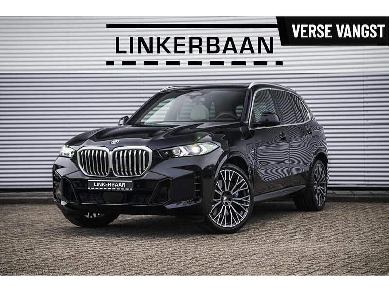Zwart Occasion 2025 BMW X5 M Sport SUV | € 109.995 - Afbeelding 1/3