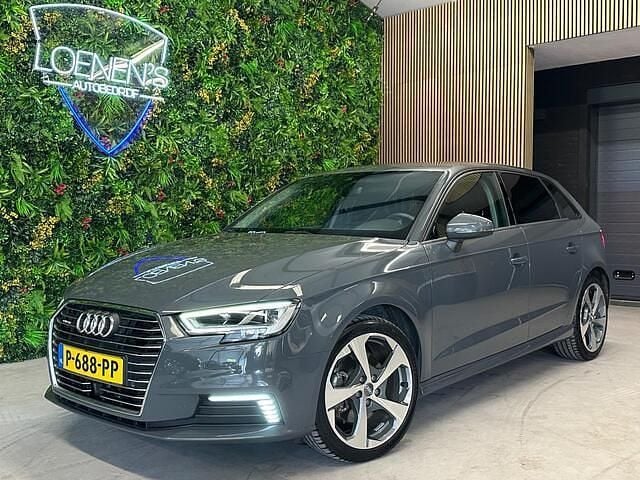 Grijs Gebruikt 2018 Audi A3 Sportback Sport Hatchback | € 17.490 (Eerlijke prijs) - Afbeelding 1/4