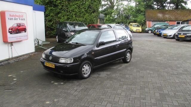 Zwart Gebruikt 2000 VW Polo Hatchback | € 1.245 - Afbeelding 1/4