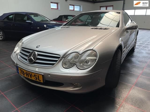Grijs, metallic lak Gebruikt 2002 Mercedes SL500 Cabriolet | € 15.999 (Goede deal) - Afbeelding 1/4