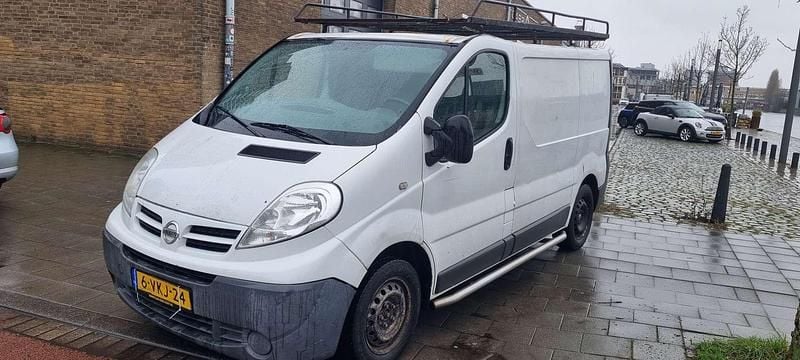 Wit Occasion 2010 Nissan Primastar Acenta MPV | € 3.150 (Goede deal) - Afbeelding 1/4