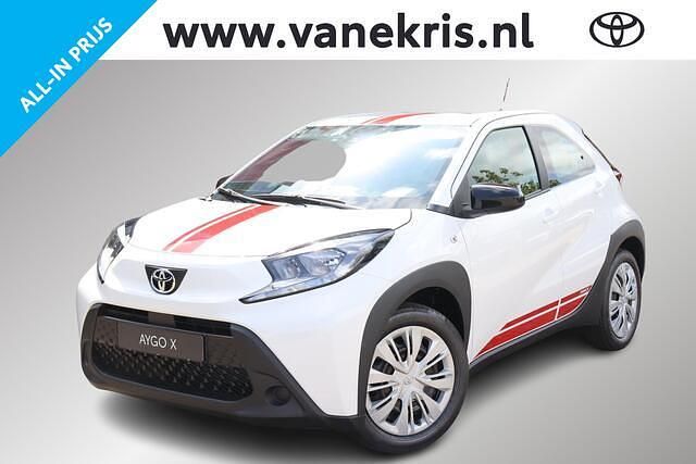 Wit Nieuw 2025 Toyota Aygo X Play SUV | € 21.649 - Afbeelding 1/4