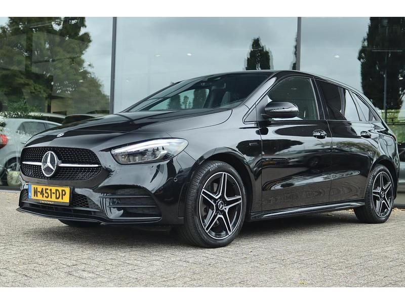 Zwart Gebruikt 2020 Mercedes E250 Business MPV | € 26.850 (Iets duurder) - Afbeelding 1/4