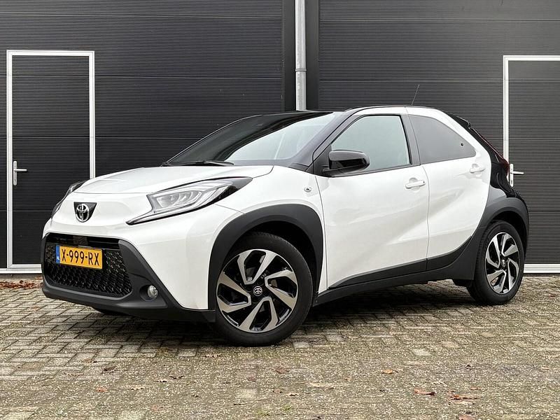 Wit Gebruikt 2024 Toyota Aygo X Pulse SUV | € 16.990 (Super prijs) - Afbeelding 1/4