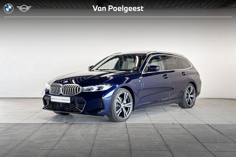 Blauw Gebruikt 2025 BMW 320e M Sport Stationwagen | € 71.428 - Afbeelding 1/4