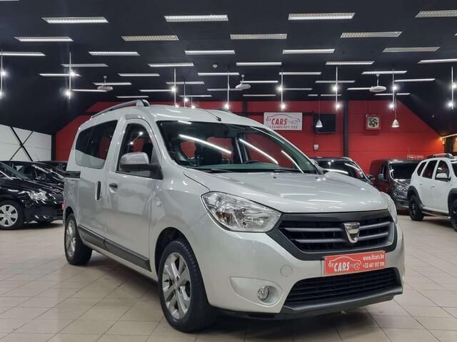 Zilver Gebruikt 2016 Dacia Dokker Lauréate Van | € 8.750 - Afbeelding 1/4
