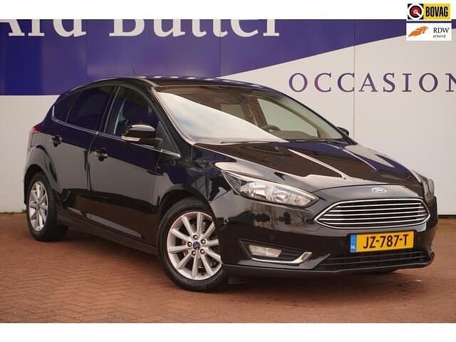 Zwart Occasion 2015 Ford Focus Titanium Hatchback | € 10.799 (Eerlijke prijs) - Afbeelding 1/4