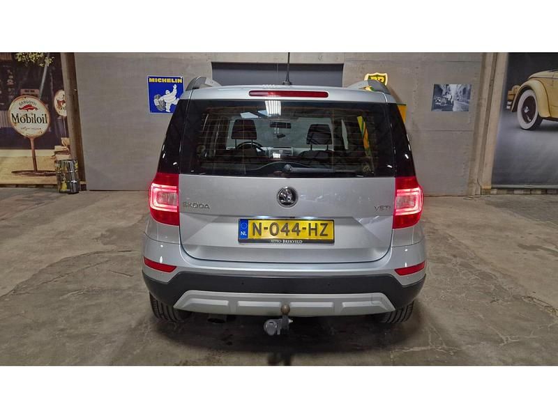 Occasion Skoda Yeti Drive 110 PK (80 kW) 2017 Zilver SUV