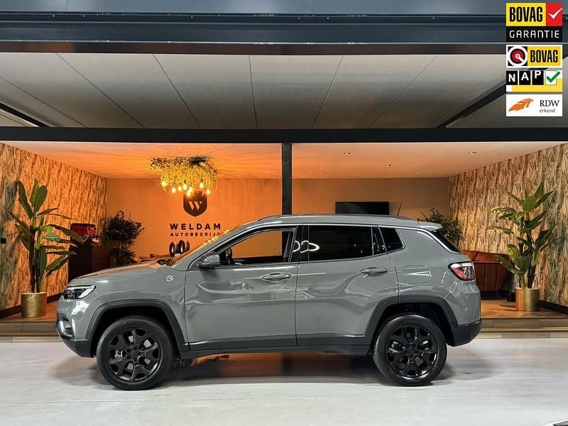 Grijs Gebruikt 2021 Jeep Compass SUV | € 25.985 (Eerlijke prijs) - Afbeelding 1/4