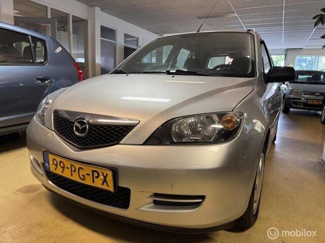 Grijs Gebruikt 2004 Mazda 2 Exclusive MPV | € 2.750 (Eerlijke prijs) - Afbeelding 1/4