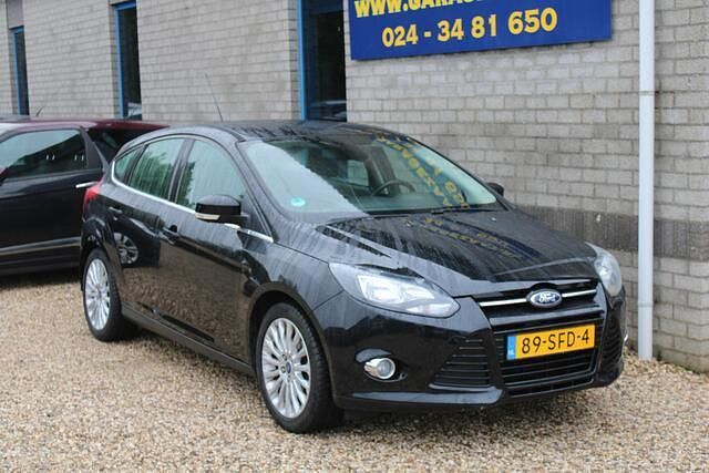 Zwart Gebruikt 2011 Ford Focus Hatchback | € 8.890 (Iets duurder) - Afbeelding 1/4