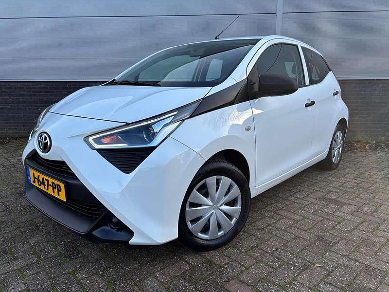 Wit Gebruikt 2020 Toyota Aygo Hatchback | € 10.980 (Eerlijke prijs) - Afbeelding 1/4
