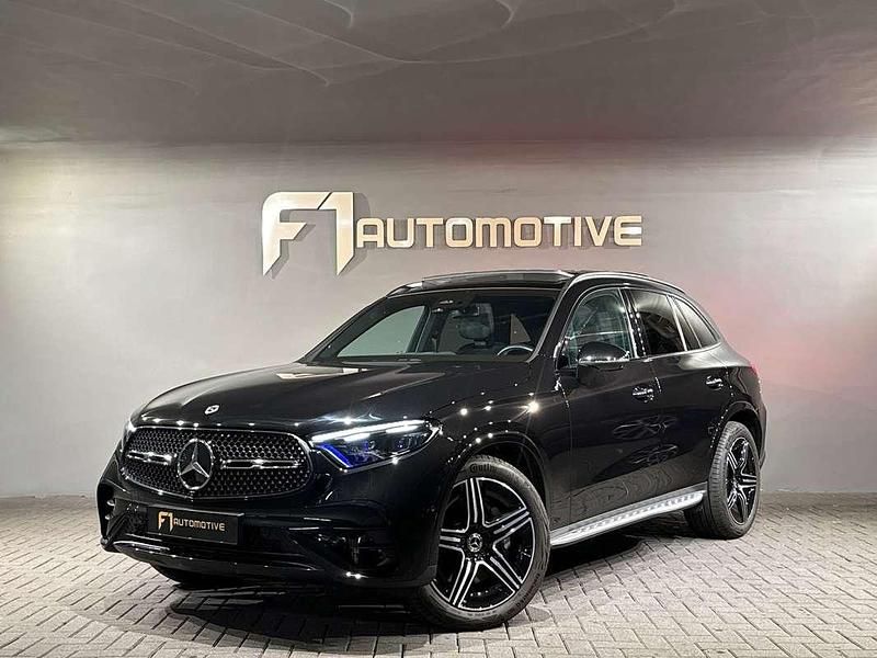 Zwart Gebruikt 2024 Mercedes GLC200 AMG SUV | € 64.890 - Afbeelding 1/3