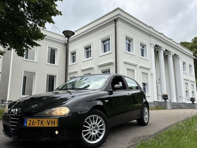 Zwart Gebruikt 2006 Alfa Romeo 147 Hatchback | € 2.500 (Duur) - Afbeelding 1/4