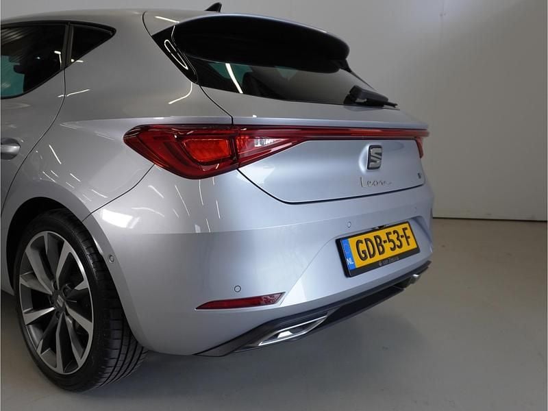 Occasion Seat Leon Business 2023 Grijs Hatchback