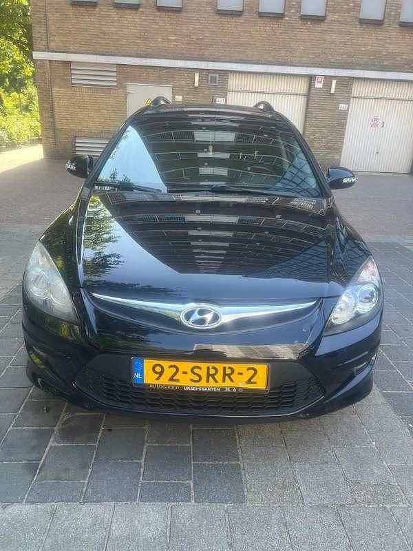 Zwart Occasion 2011 Hyundai i30 MPV | € 4.000 (Iets duurder) - Afbeelding 1/4