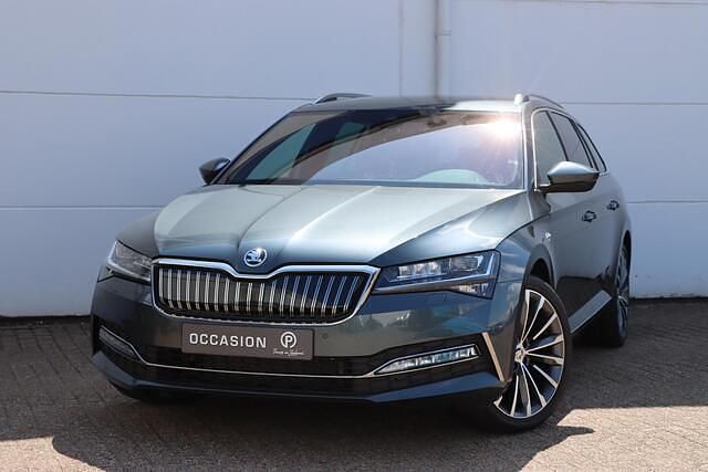 Occasion Skoda Superb LAURIN & KLEMENT 218 PK (160 kW) 2022 Grijs Hatchback