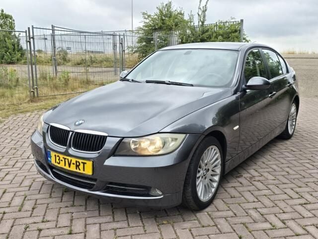 Grijs Gebruikt 2007 BMW 320 Sedan | € 3.499 (Goede deal) - Afbeelding 1/4