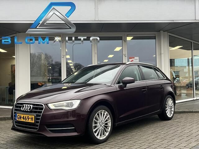 Rood Occasion 2015 Audi A3 Sportback Hatchback | € 13.890 (Super prijs) - Afbeelding 1/4