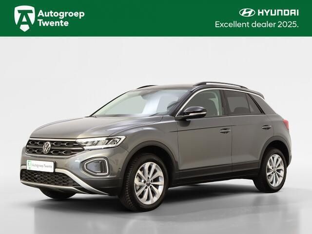 Grijs, metallic lak Gebruikt 2025 VW T-Roc Life SUV | € 37.450 (Eerlijke prijs) - Afbeelding 1/4