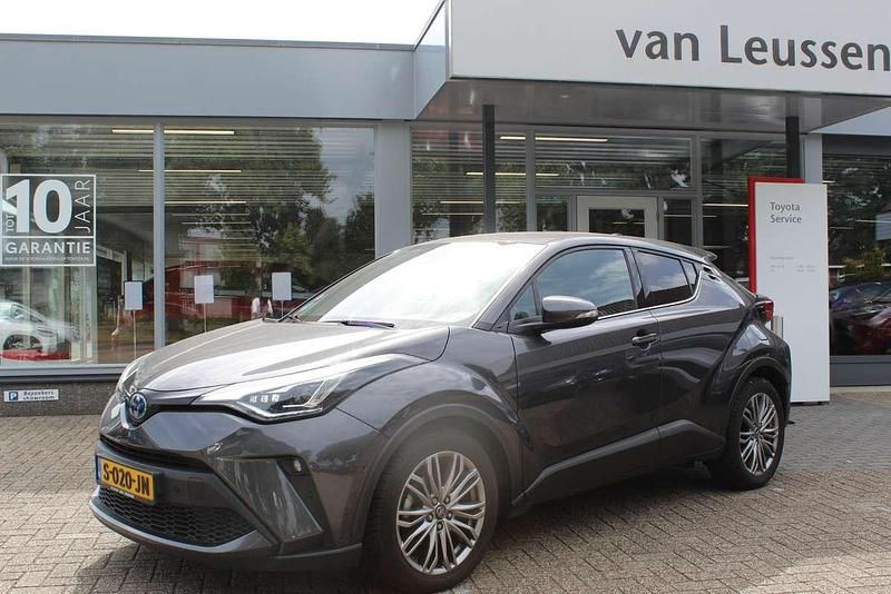 Grijs Occasion 2022 Toyota C-HR Executive SUV | € 22.900 (Eerlijke prijs) - Afbeelding 1/4