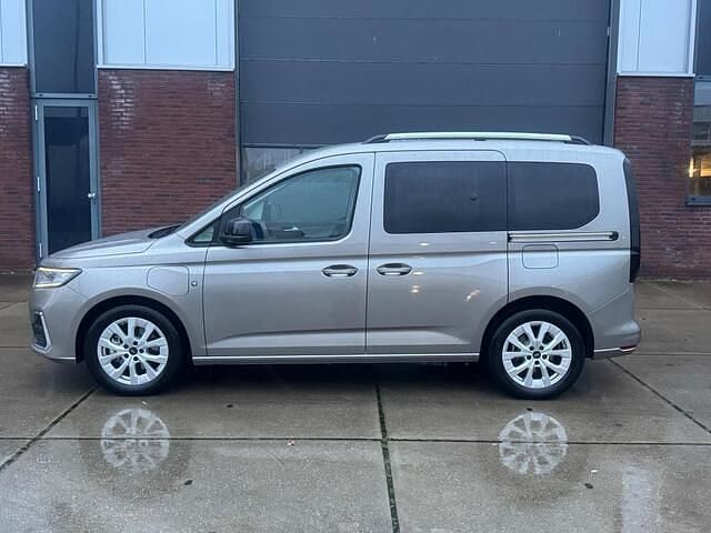 Nieuw Ford Tourneo Connect Titanium 116 PK (85 kW) 2025 Grijs MPV