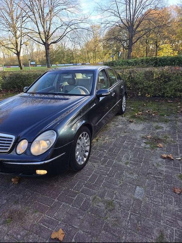 Blauw Gebruikt 2002 Mercedes E240 Elegance Sedan | € 2.800 - Afbeelding 1/4
