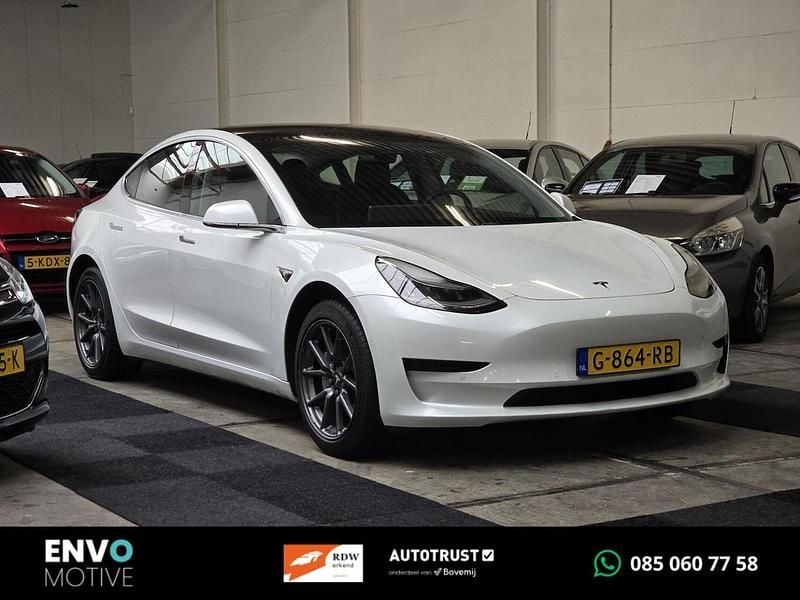 Wit (parellak) Occasion 2019 Tesla Model 3 Standard Range Sedan | € 17.950 (Goede deal) - Afbeelding 1/4