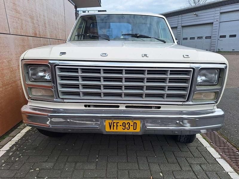 Wit Gebruikt 1979 Ford F100 Pickup | € 16.250 - Afbeelding 1/4
