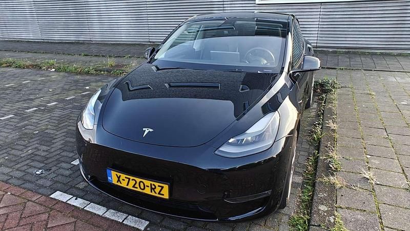 Gebruikt 2024 Tesla Model Y SUV | € 39.450 (Eerlijke prijs) - Afbeelding 1/4