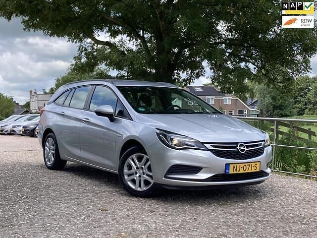 Grijs Gebruikt 2017 Opel Astra Edition Stationwagen | € 5.975 (Goede deal) - Afbeelding 1/4