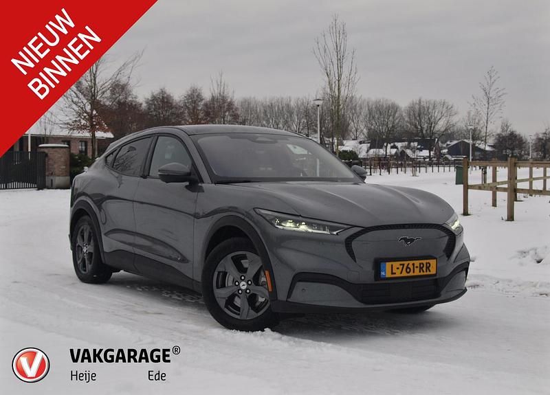 Grijs Gebruikt 2021 Ford Mustang Mach-E SUV | € 31.490 - Afbeelding 1/4