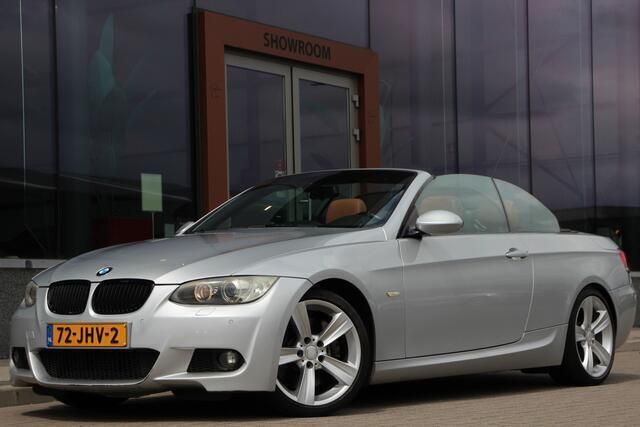 Grijs, metallic lak Gebruikt 2009 BMW 330 Cabriolet Executive Cabriolet | € 9.950 - Afbeelding 1/4