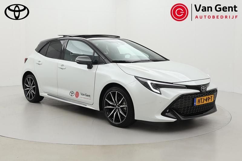 Wit Occasion 2025 Toyota Corolla Hybrid Sport Hatchback | € 41.999 (Duur) - Afbeelding 1/4
