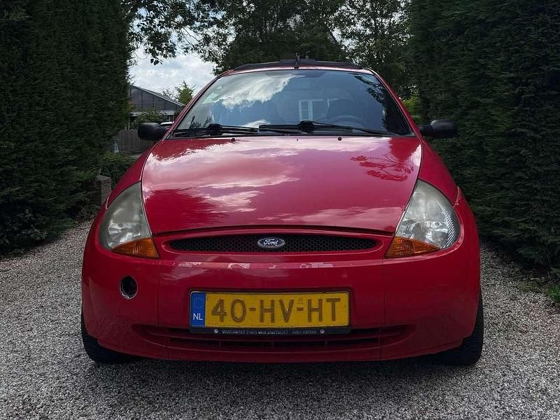 Rood Gebruikt 2002 Ford Ka Trend Hatchback | € 500 (Goede deal) - Afbeelding 1/4