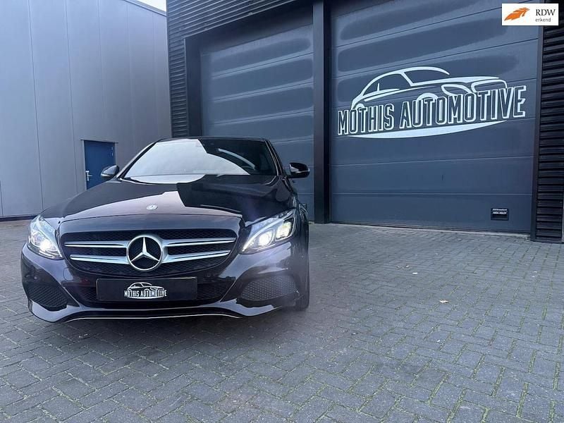 Zwart Occasion 2015 Mercedes C350e Edition Sedan | € 14.950 (Goede deal) - Afbeelding 1/4