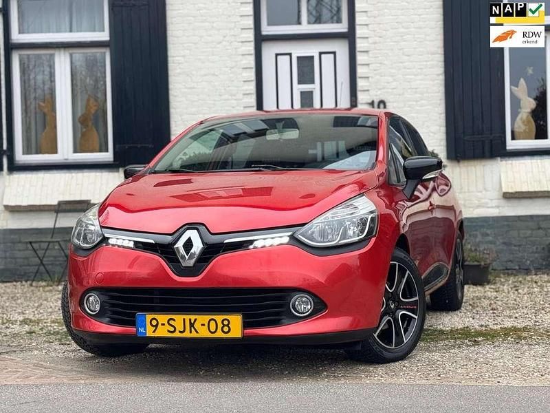 Rood Gebruikt 2013 Renault Clio IV Expression Hatchback | € 4.450 (Eerlijke prijs) - Afbeelding 1/4