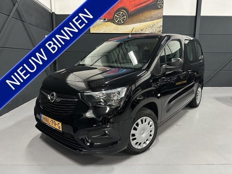 Zwart Gebruikt 2021 Opel Combo MPV | € 34.950 - Afbeelding 1/4