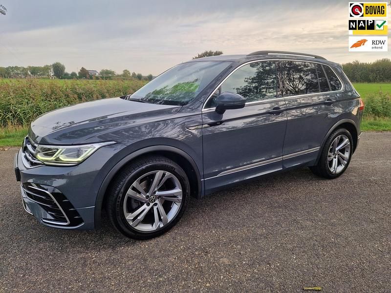 Grijs Gebruikt 2021 VW Tiguan R-line SUV | € 31.450 (Eerlijke prijs) - Afbeelding 1/4