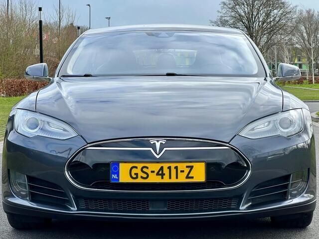 Grijs Gebruikt 2015 Tesla Model S Sedan | € 36.950 - Afbeelding 1/4