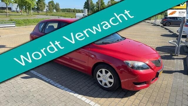 Rood Gebruikt 2006 Mazda 3 Touring Hatchback | € 3.745 (Eerlijke prijs) - Afbeelding 1/4