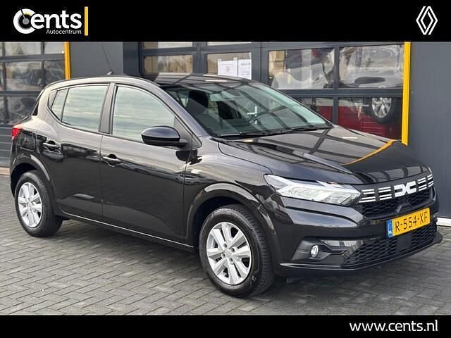 Zwart (metallic) Occasion 2022 Dacia Sandero Comfort Hatchback | € 14.900 (Eerlijke prijs) - Afbeelding 1/4